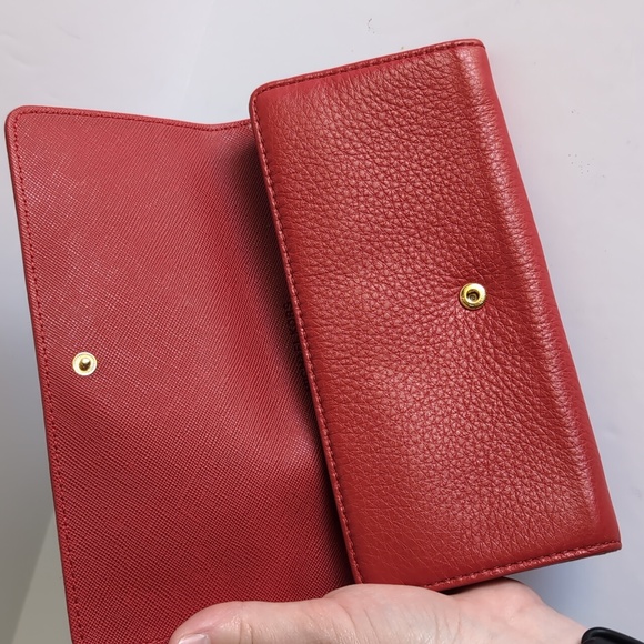 Michael Kors Fulton Continental Flap Wallet Clutch Red/Cherry Pebble Leather - Picture 4 of 12